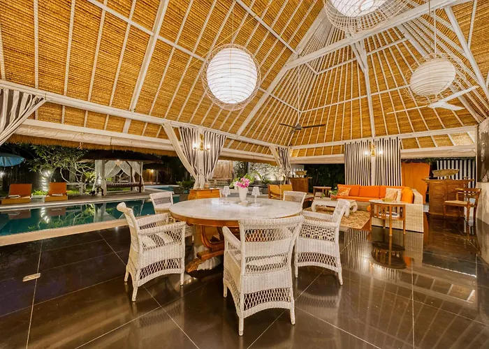 Kalis, 10br, Sleeps 24, Perfect For Groups, Value Seminyak (Bali)